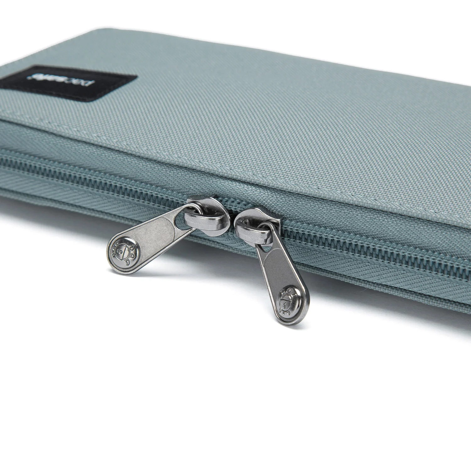 Pacsafe® RFIDsafe™ RFID blocking continental wallet - Image 10