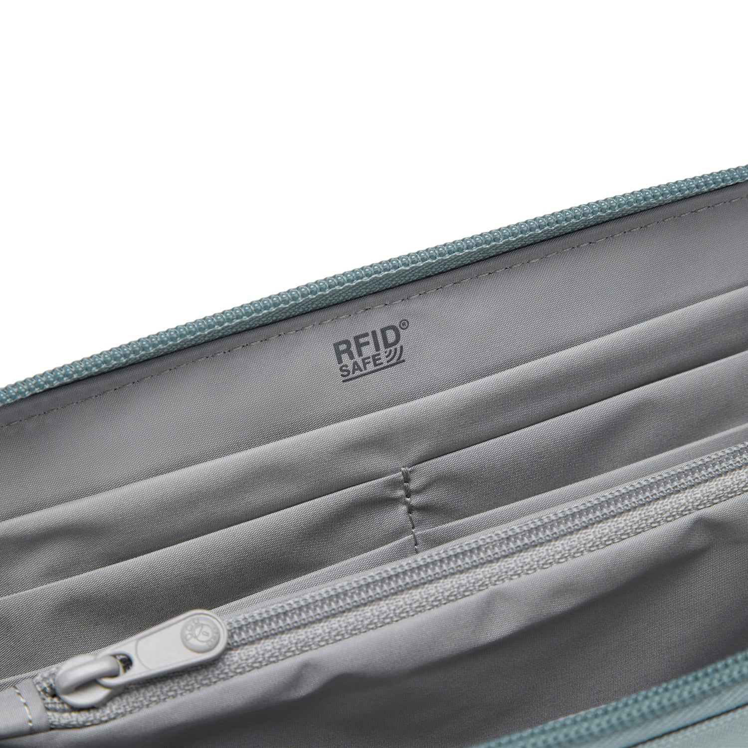 Pacsafe® RFIDsafe™ RFID blocking continental wallet - Image 11
