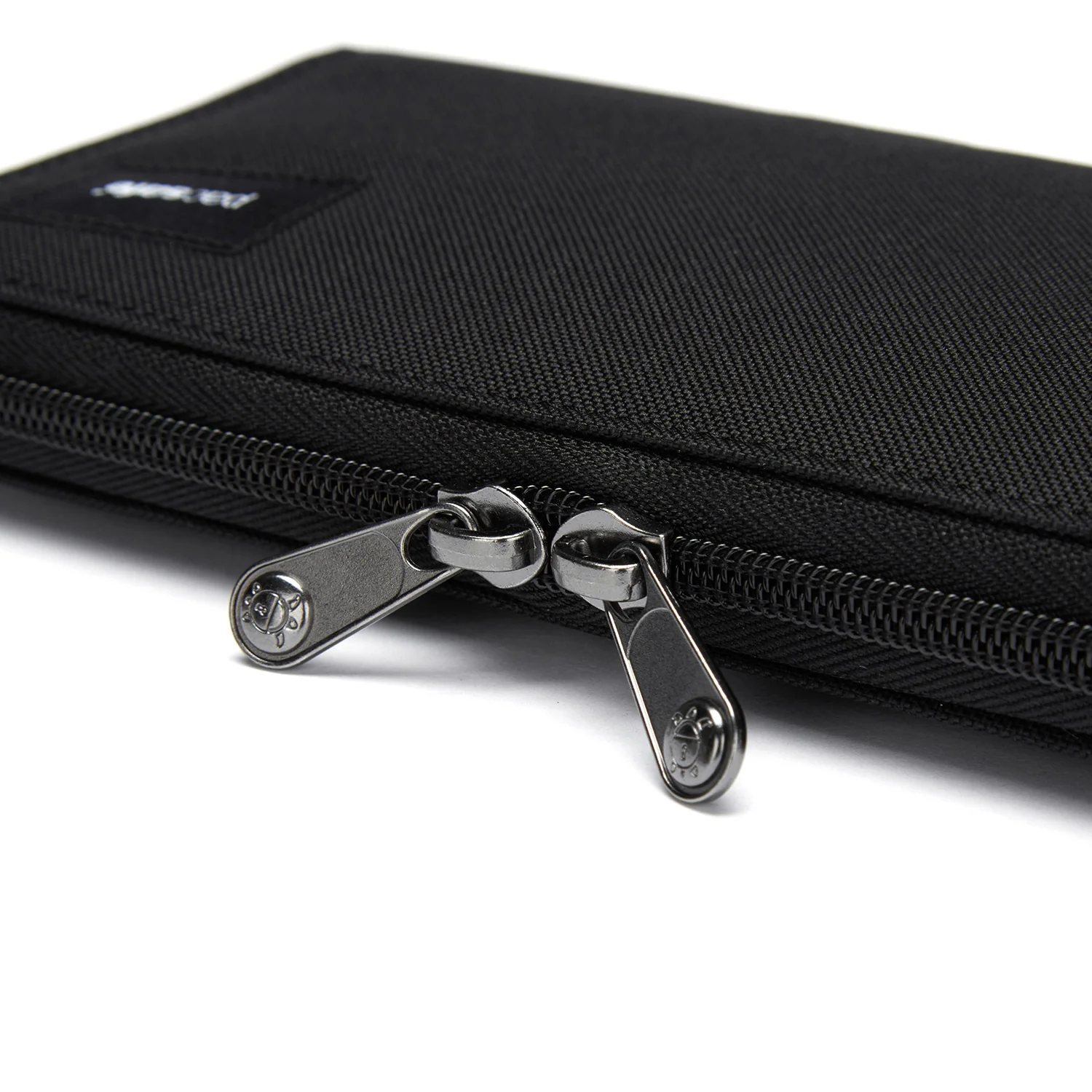 Pacsafe® RFIDsafe™ RFID blocking continental wallet - Image 21