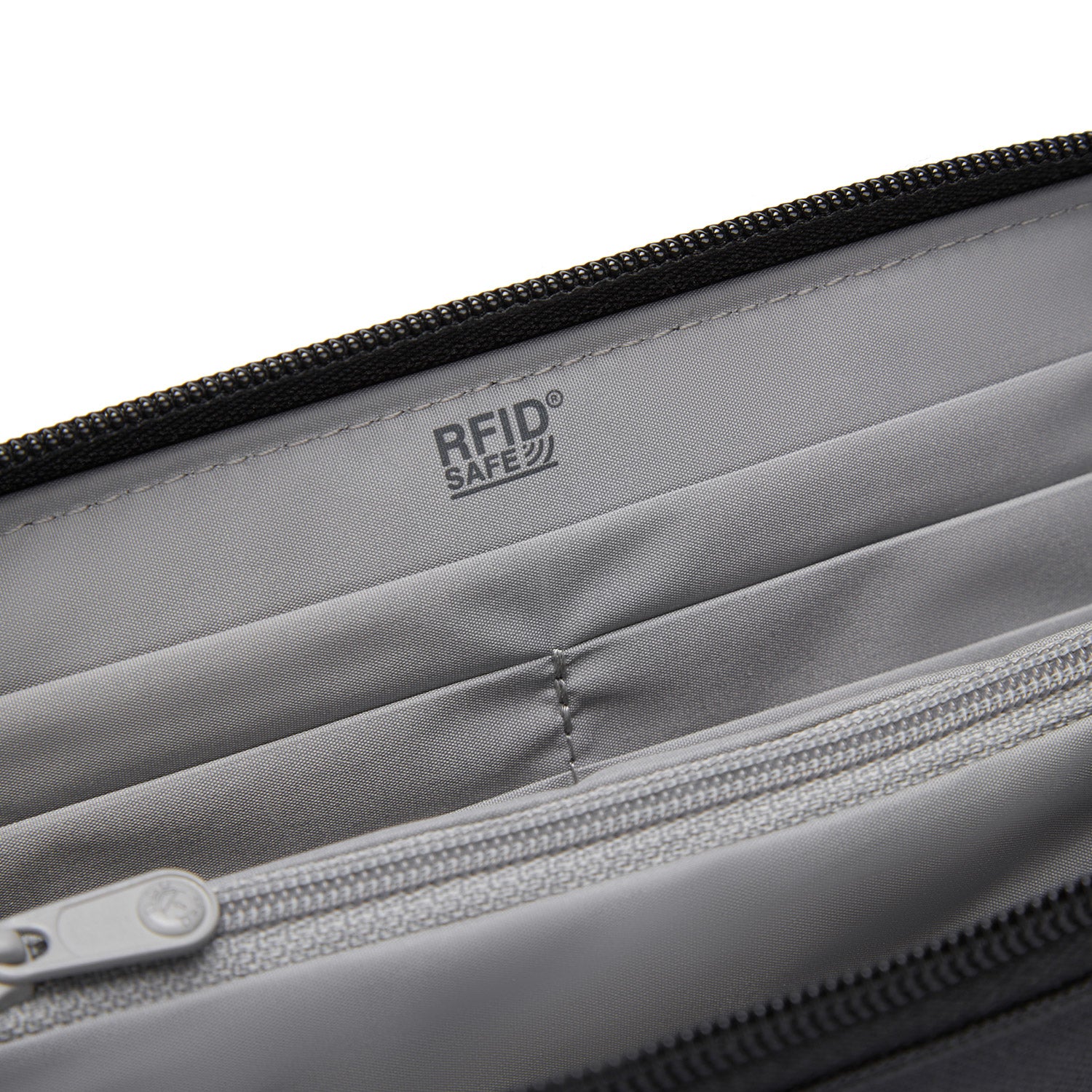 Pacsafe® RFIDsafe™ RFID blocking continental wallet - Image 22