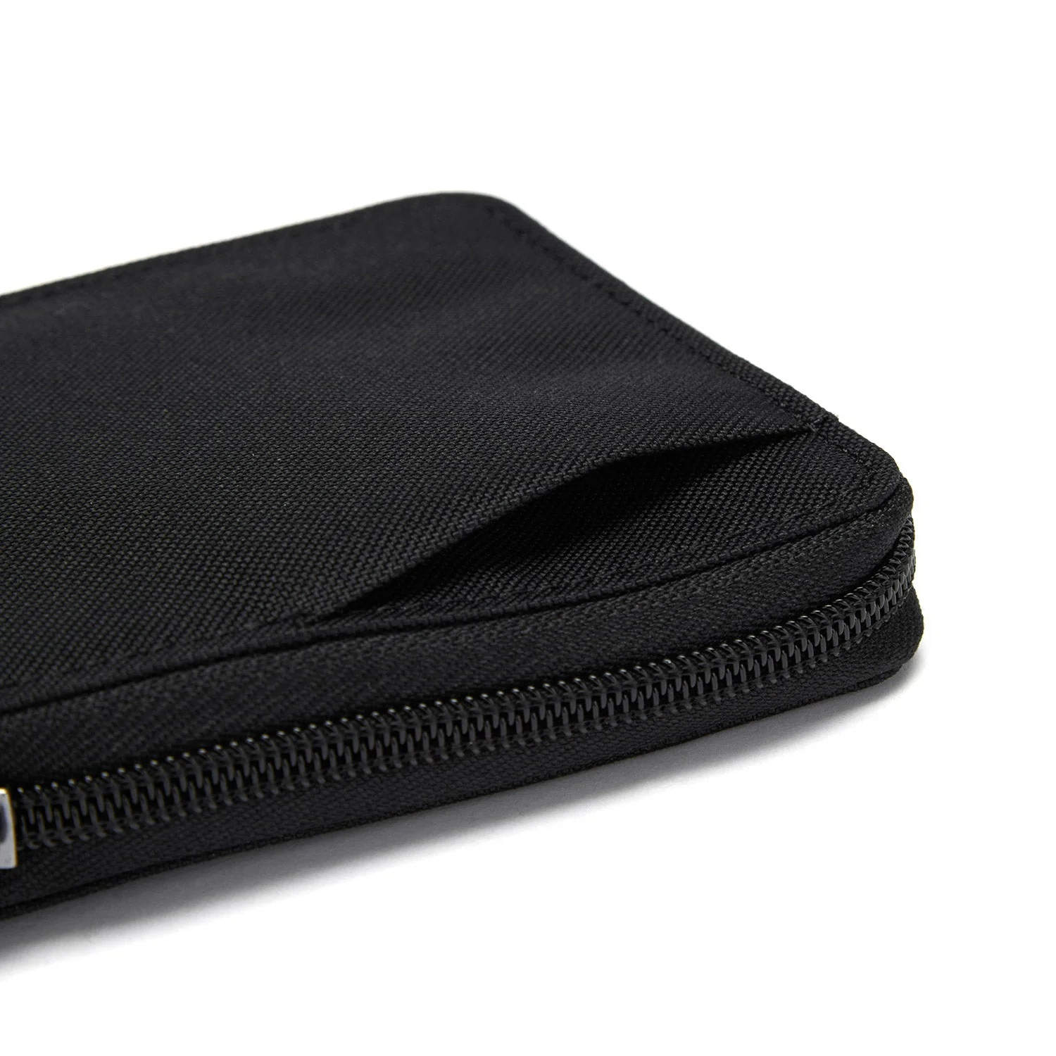Pacsafe® RFIDsafe™ RFID blocking zip around wallet - Image 29