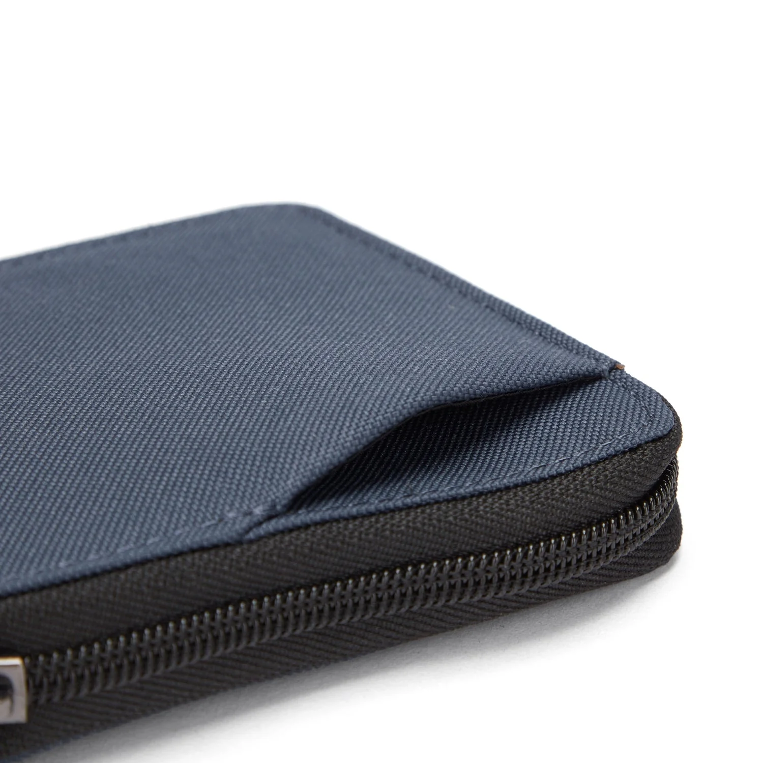 Pacsafe® RFIDsafe™ RFID blocking zip around wallet - Image 7