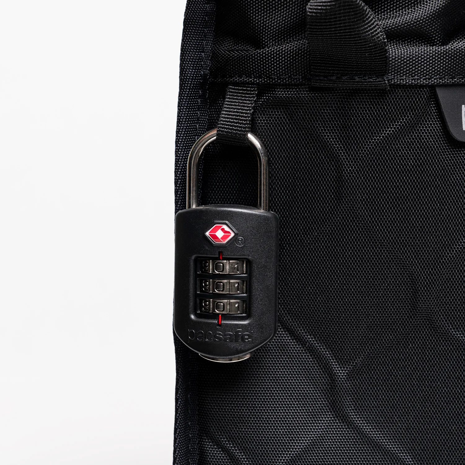 Pacsafe® Travelsafe® X15 anti-theft portable safe - Image 7